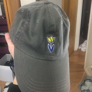 Gray dutch flower hat